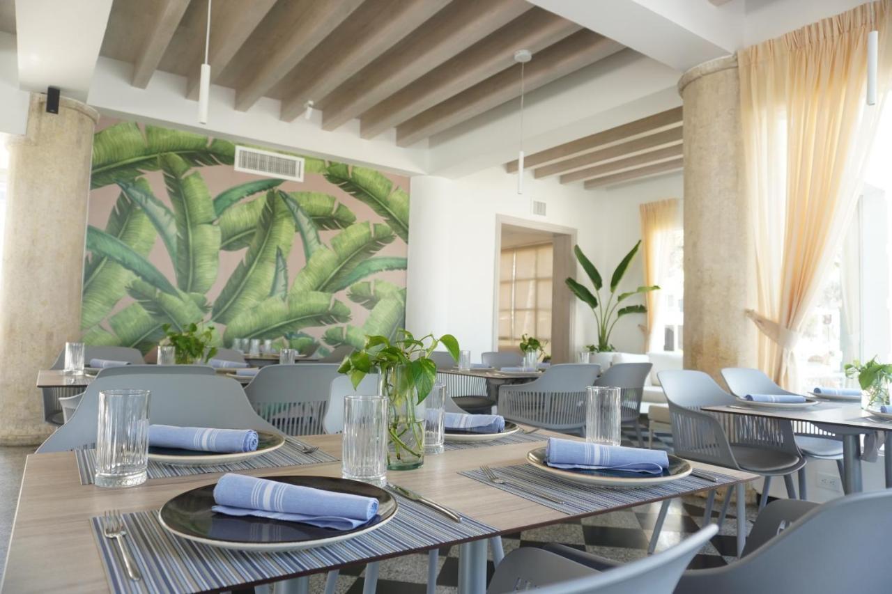 Hotel Las Americas Casa De Playa Cartagena Luaran gambar Interior of the restaurant
