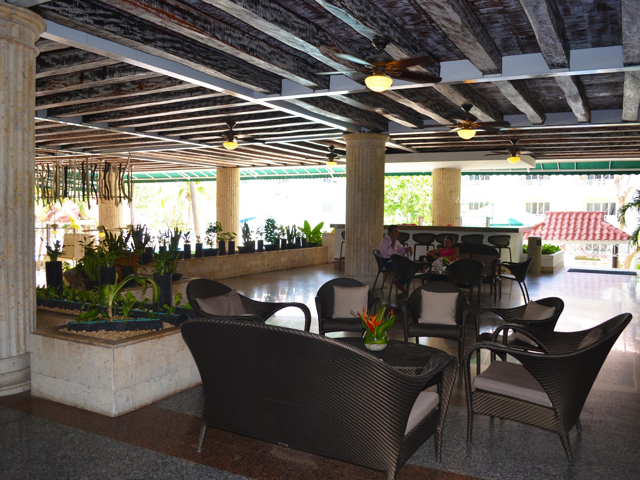 Hotel Las Americas Casa De Playa Cartagena Luaran gambar The lobby of the hotel