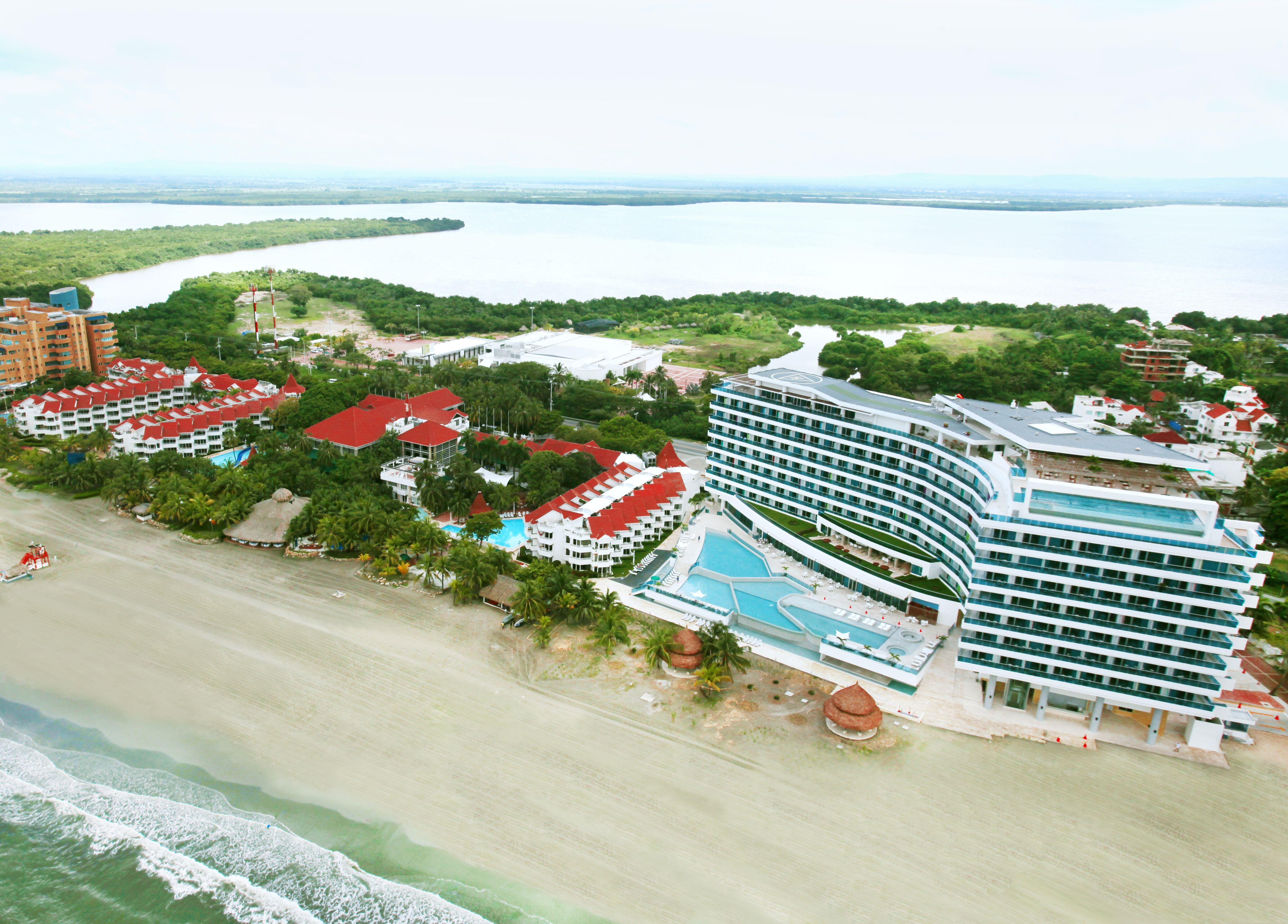 Hotel Las Americas Casa De Playa Cartagena Luaran gambar Aerial view of the resort