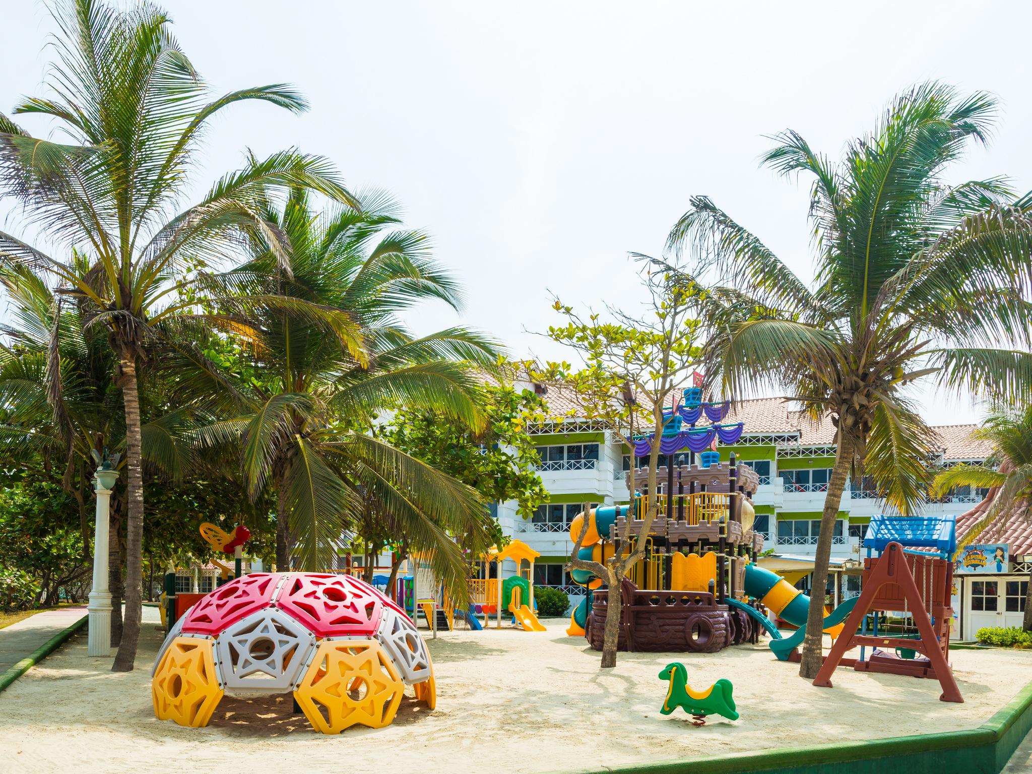 Hotel Las Americas Casa De Playa Cartagena Luaran gambar Playground
