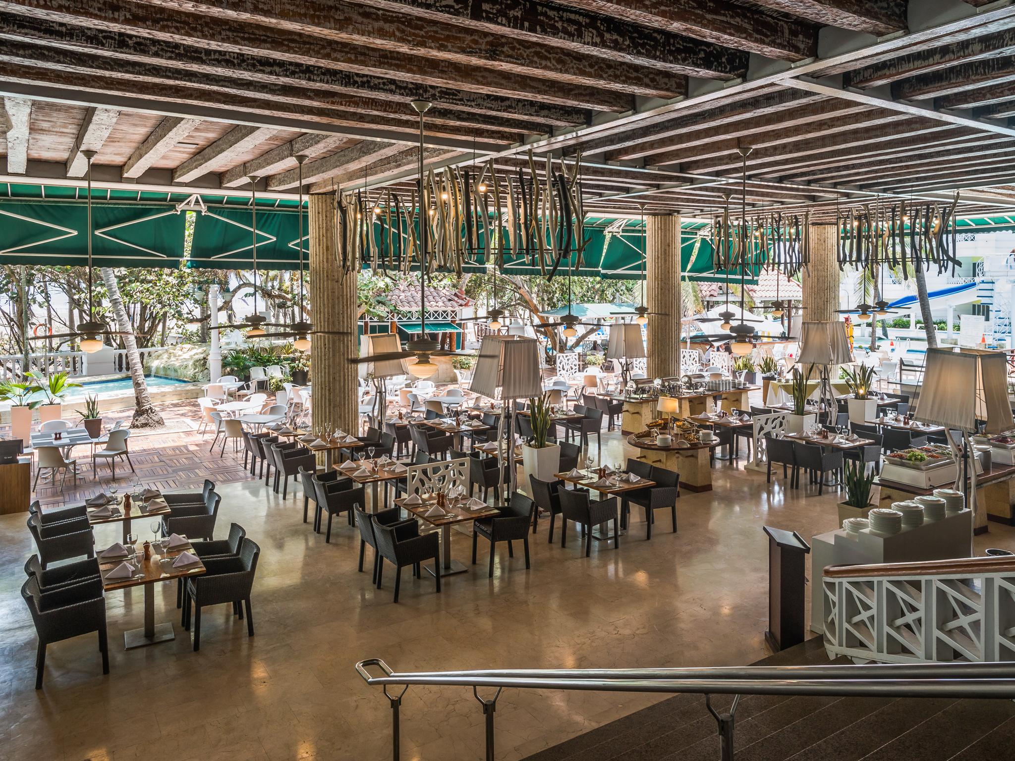 Hotel Las Americas Casa De Playa Cartagena Luaran gambar The Garden Grill