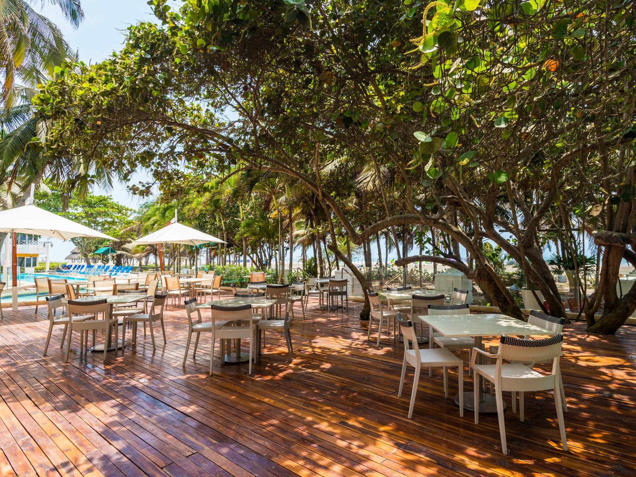 Hotel Las Americas Casa De Playa Cartagena Luaran gambar The beach at the hotel