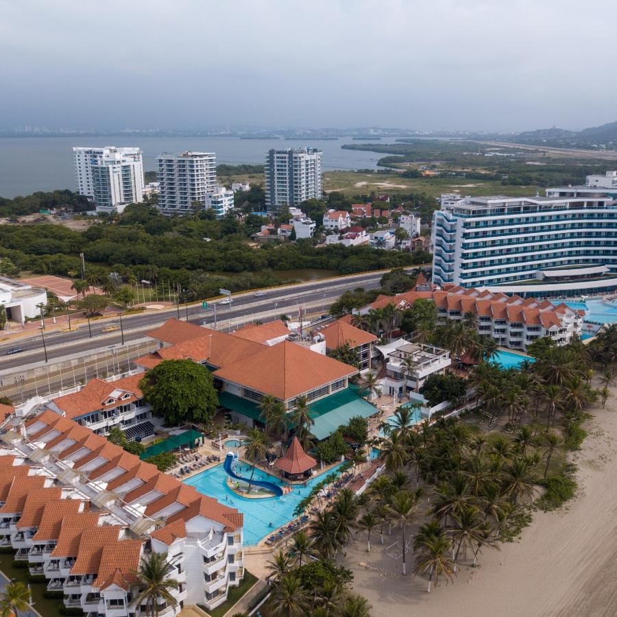 Hotel Las Americas Casa De Playa Cartagena Luaran gambar Aerial view of the resort