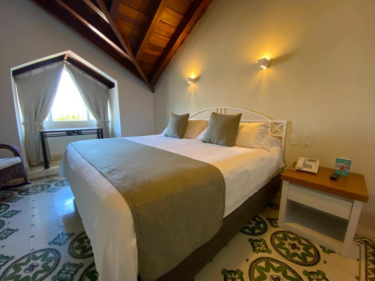 Hotel Las Americas Casa De Playa Cartagena Luaran gambar A room at the hotel