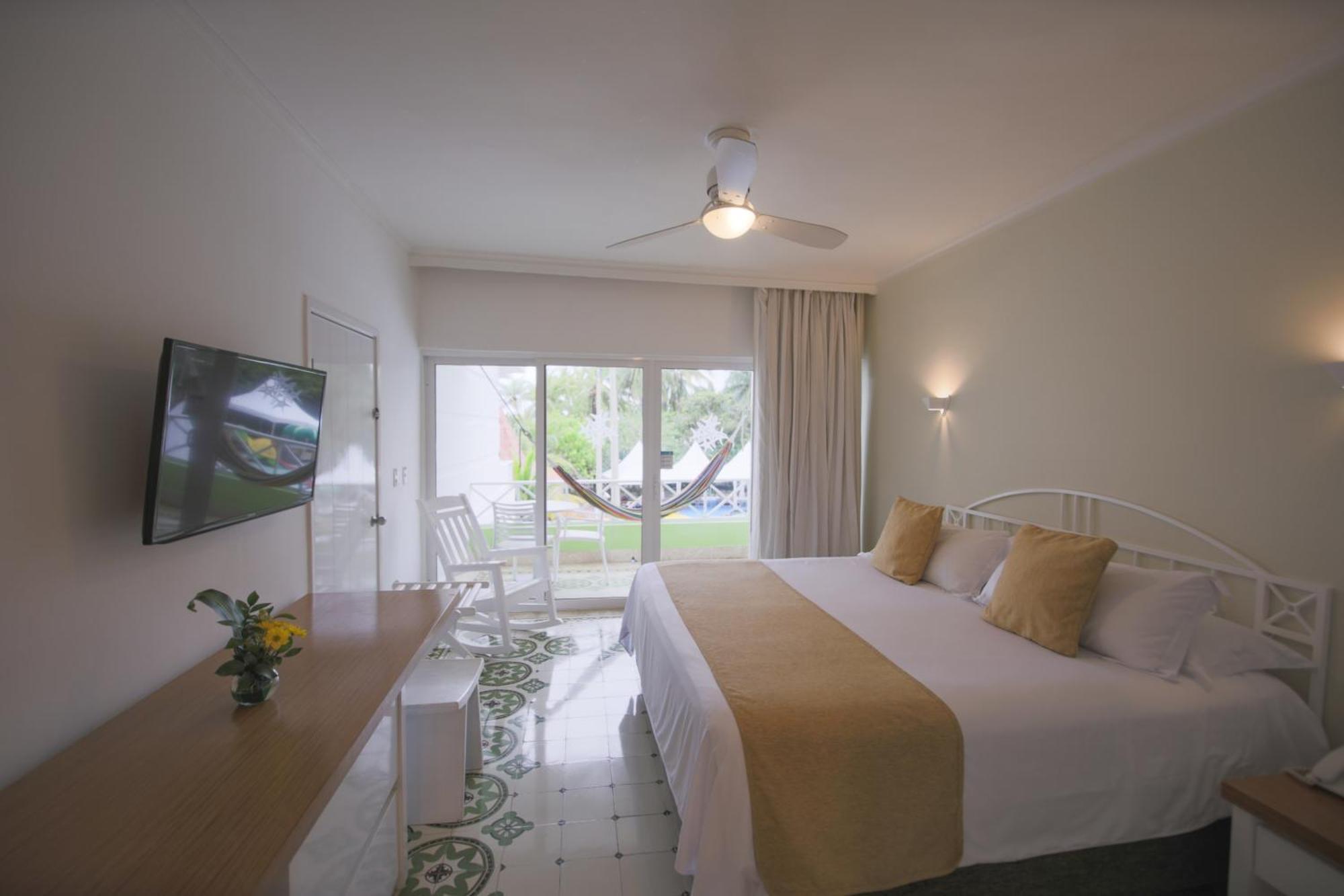 Hotel Las Americas Casa De Playa Cartagena Luaran gambar A room at the hotel
